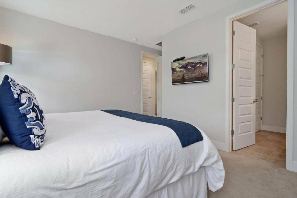 Spacious Vacation With Private Pool 76 *