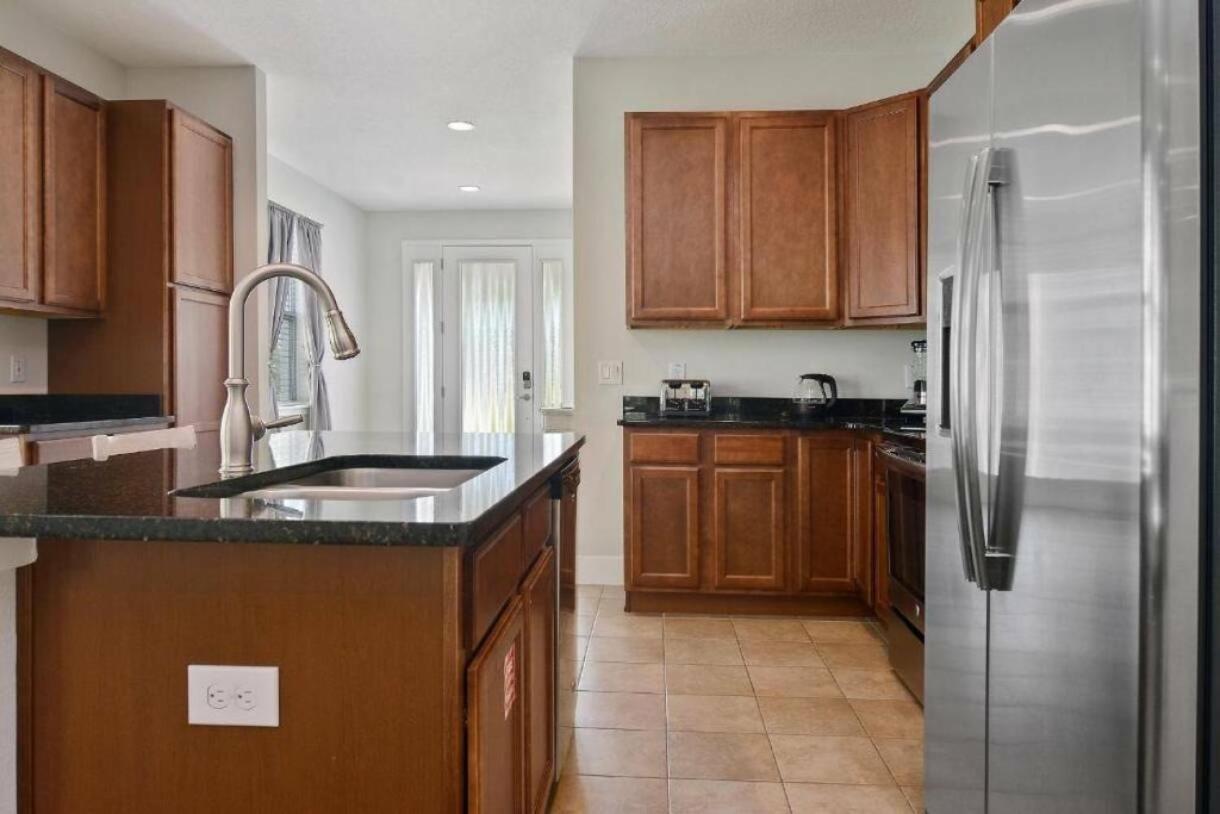 Spacious Vacation With Private Pool 76
