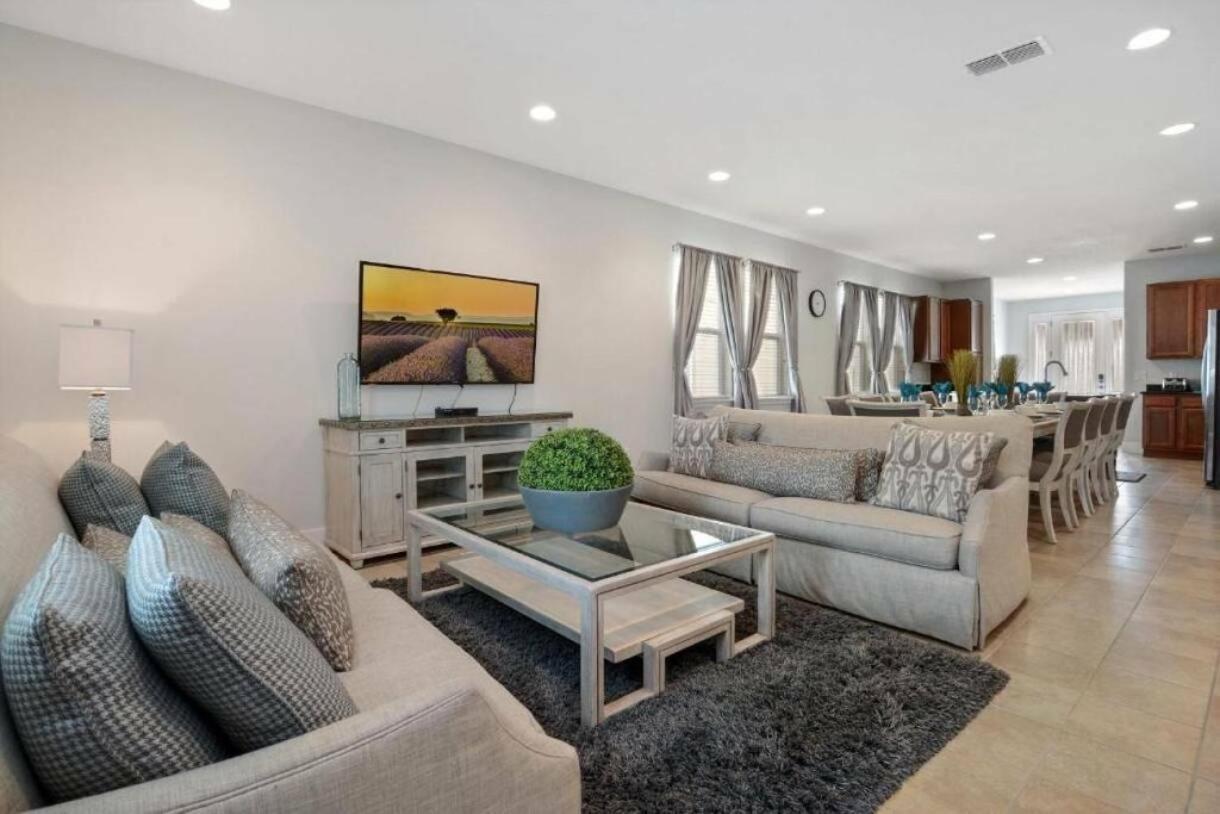Spacious Vacation With Private Pool 76