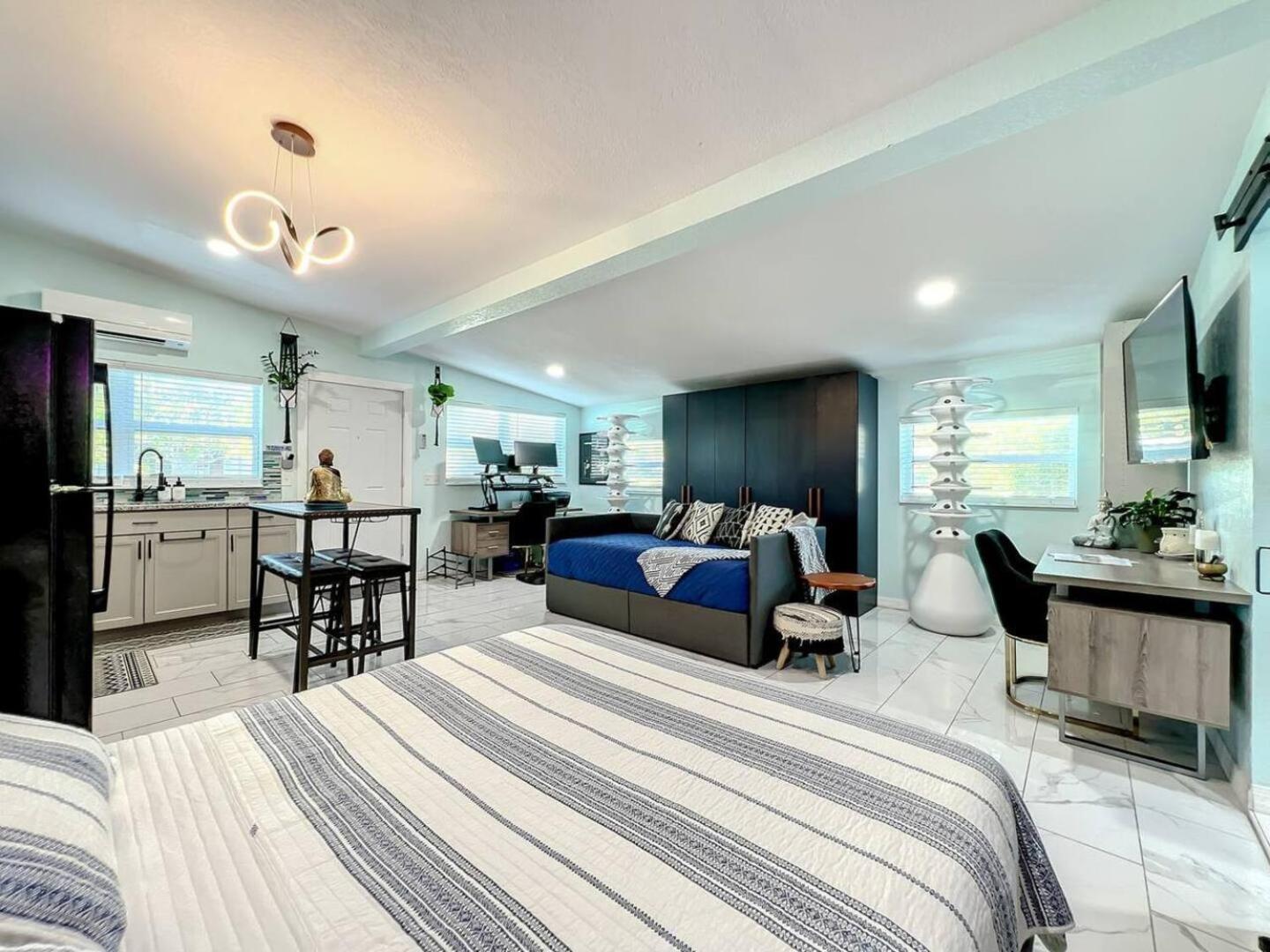 Pet-Friendly 1Br, 3 Beds, Wifi 10 Min To Dwntn! *