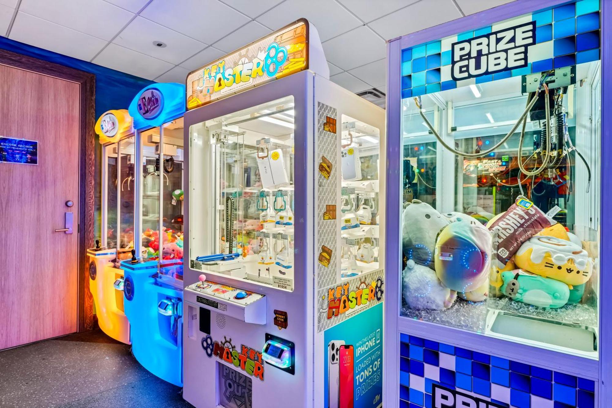 Spacious With Theme Rooms, Game And Private Pool With Water Park Access By Rentyl - 581la