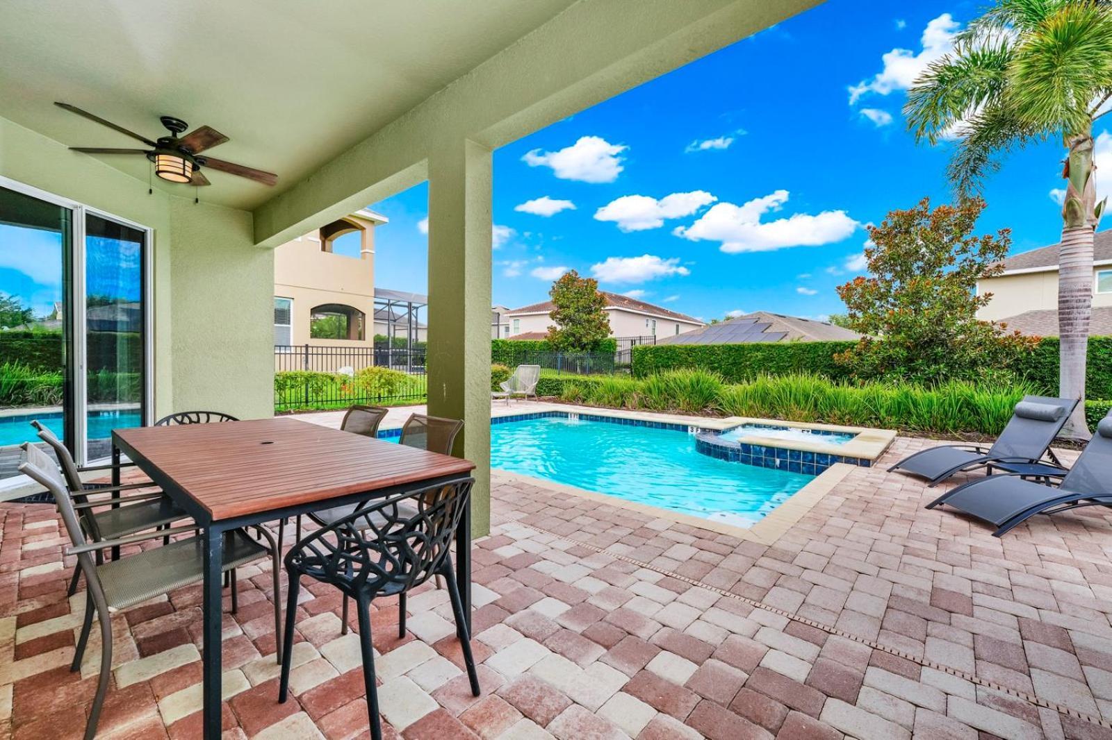 Spacious With Theme Rooms, Game And Private Pool With Water Park Access By Rentyl - 581la Holiday home