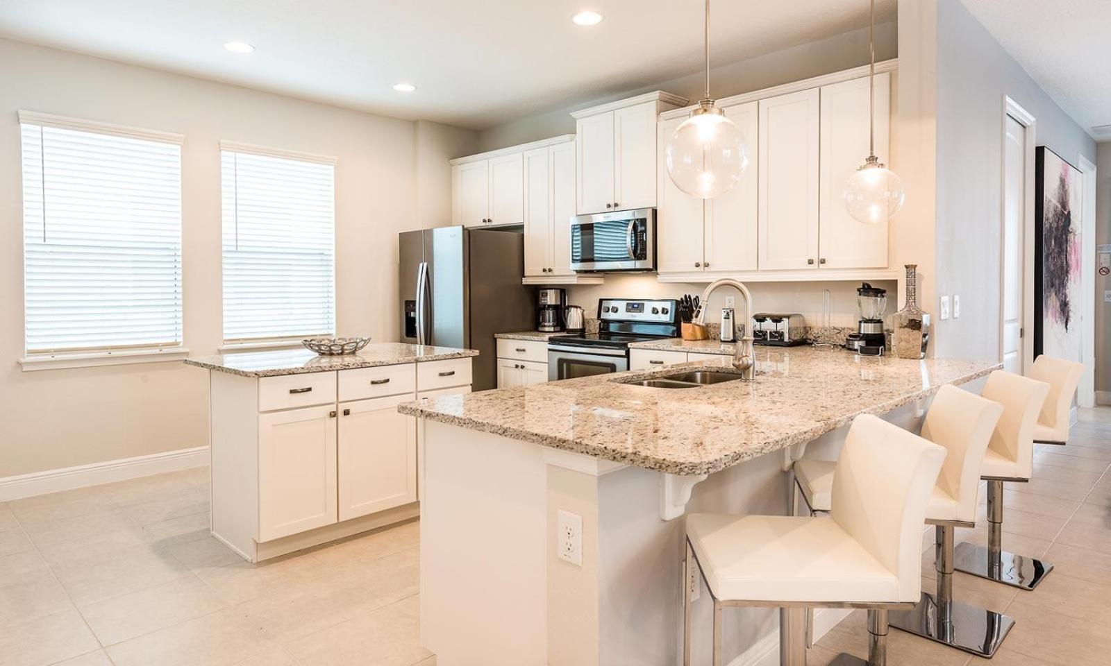 Modern 6 Bdrm Retreat With Private Pool In Encore Holiday home Orlando