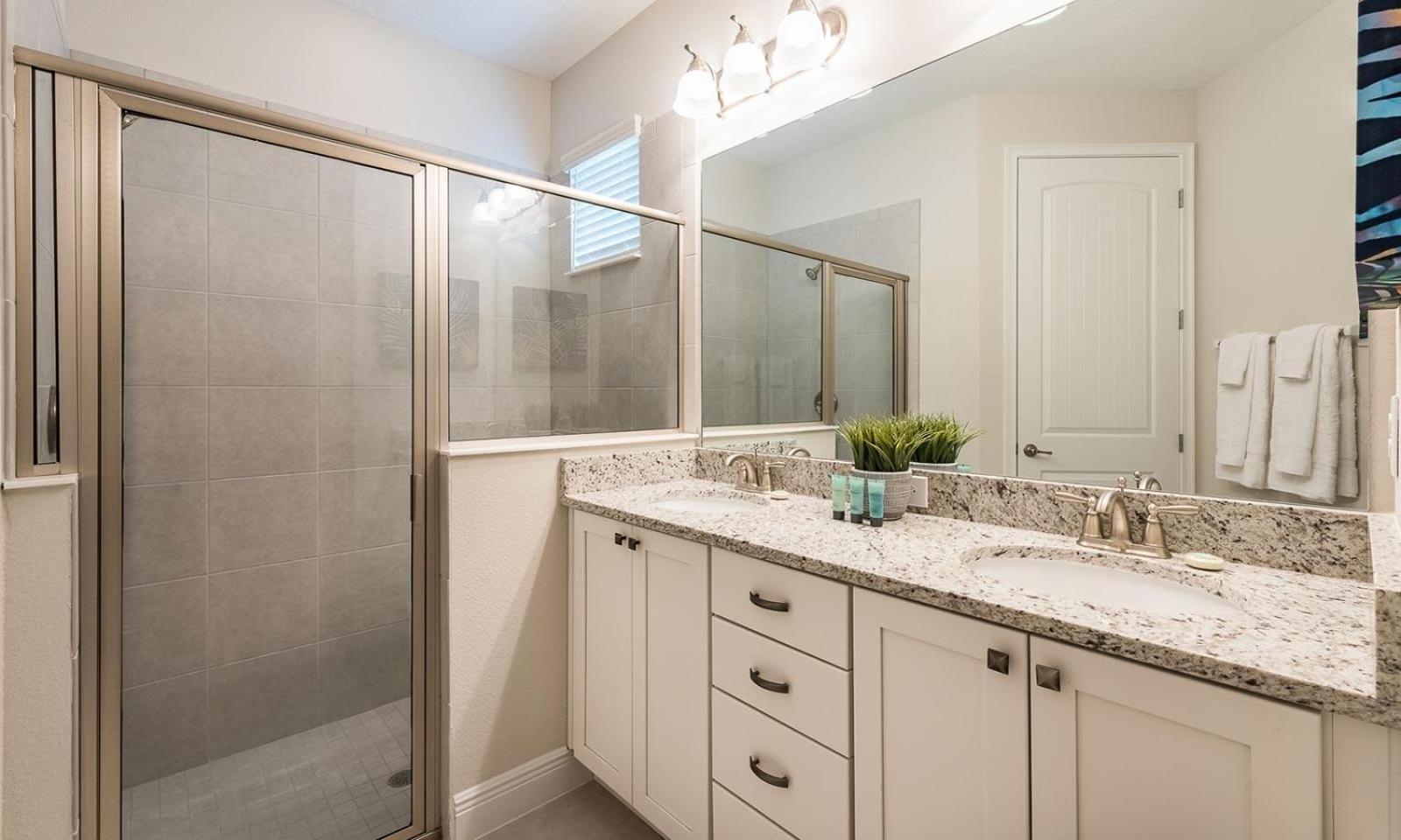 Modern 6 Bdrm Retreat With Private Pool In Encore