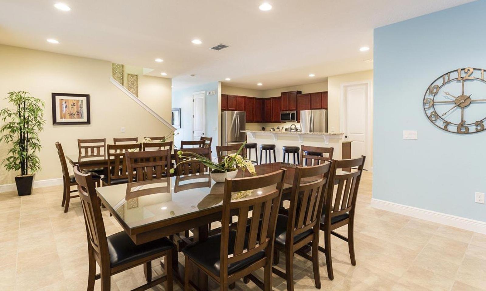 Holiday home Unique Spacious 10 Bdrm With Backyard Pool At Encore *