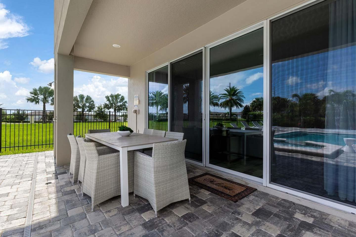 Ec418 - Rock 'n' Roll With Splash Pad At Encore * Orlando