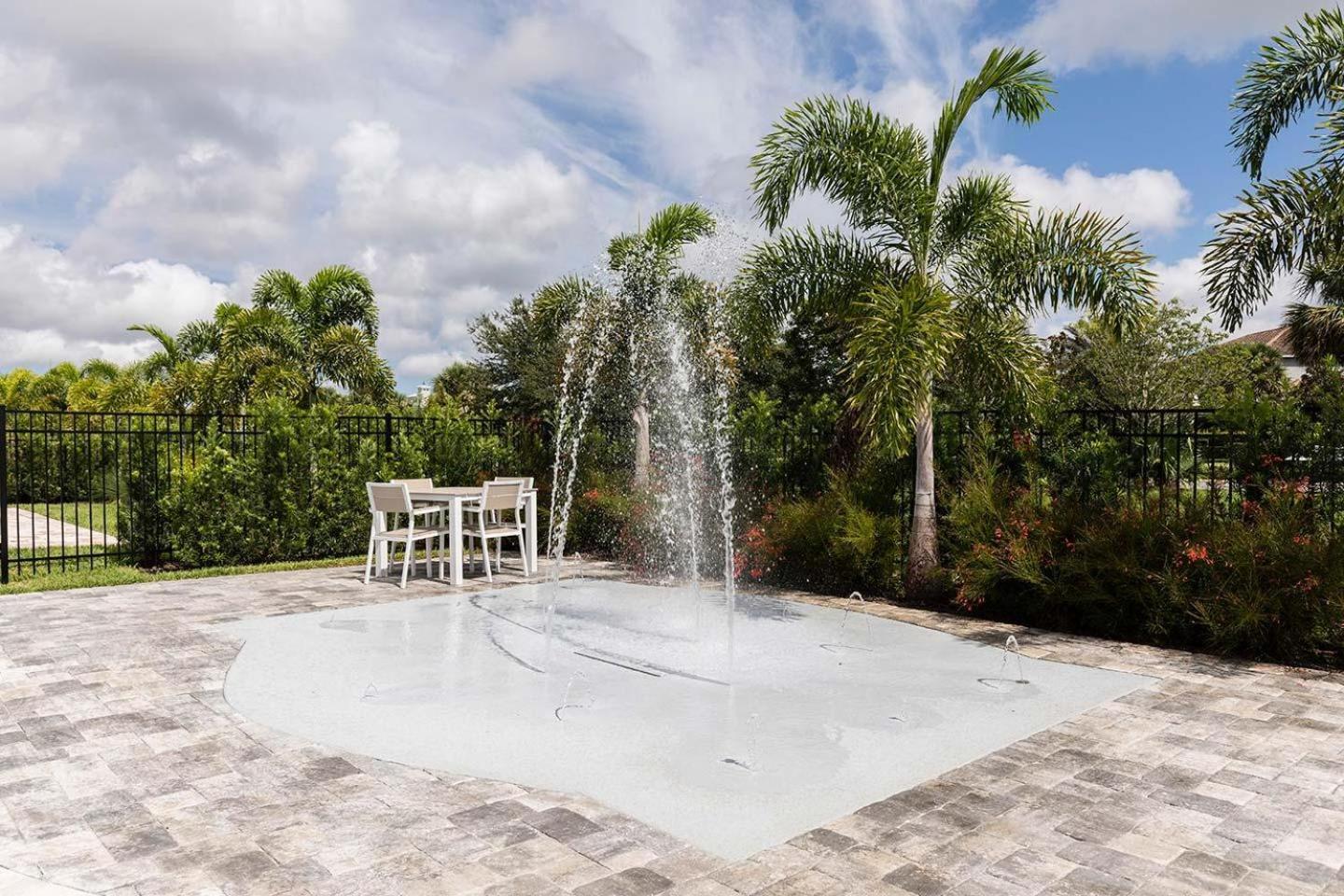 Ec418 - Rock 'n' Roll With Splash Pad At Encore