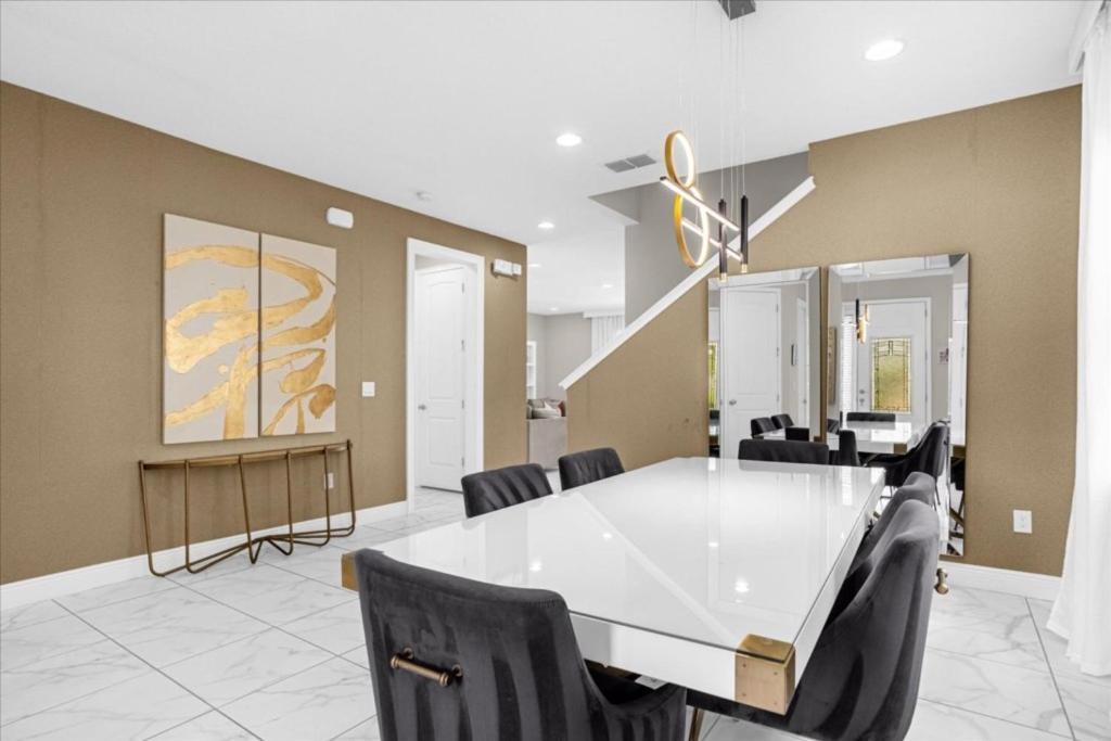 5 Bedrooms- 5 Bathrooms- Encore 7712 Fd *