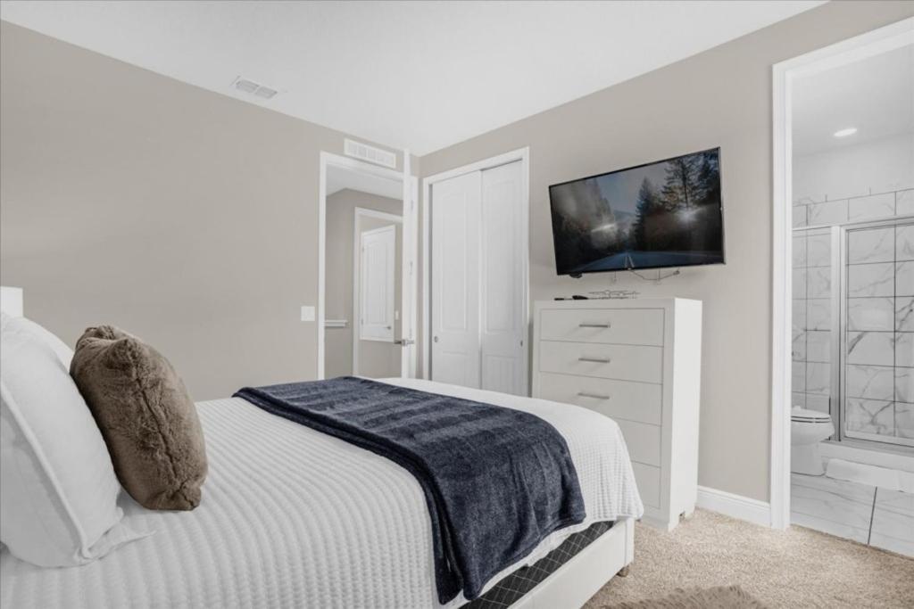 5 Bedrooms- 5 Bathrooms- Encore 7712 Fd * Orlando