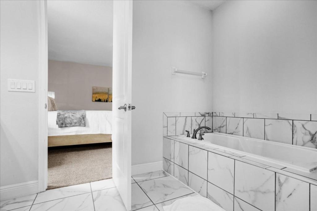 5 Bedrooms- 5 Bathrooms- Encore 7712 Fd *