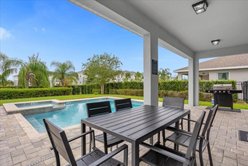 5 Bedrooms- 5 Bathrooms- Encore 7712 Fd