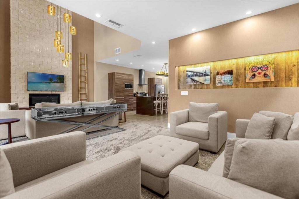 3 Bedrooms- 3,5 Bathrooms- Magic Village 7477 Bd *