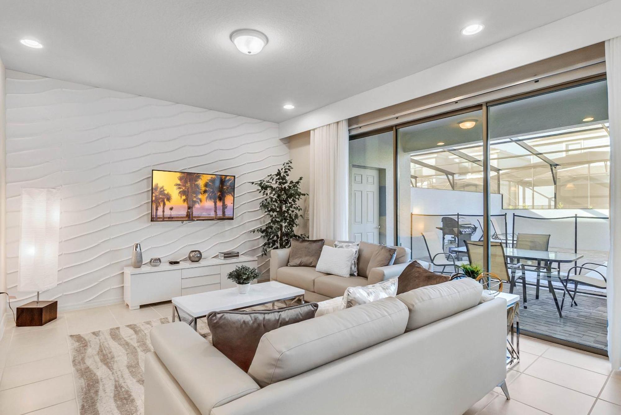Windsor At Westside 1199 By
