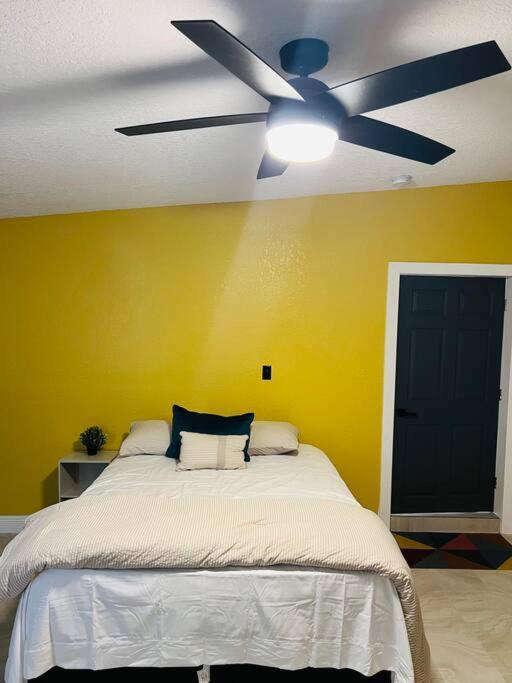 6 Bedrooms Cluethemed Near Parks Holiday home Orlando
