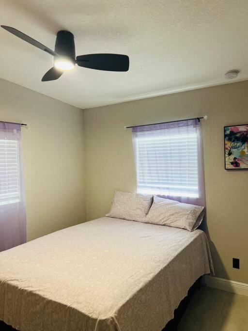 6 Bedrooms Cluethemed Near Parks Holiday home *