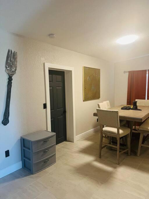 6 Bedrooms Cluethemed Near Parks *