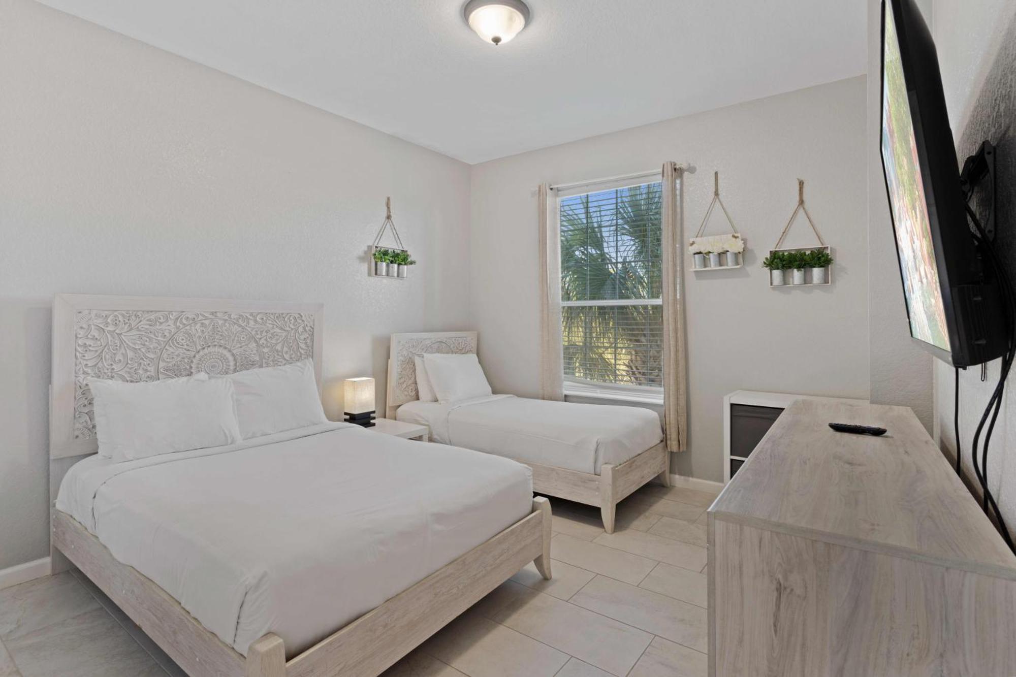 Apartment 4114 Breakview Drive 306