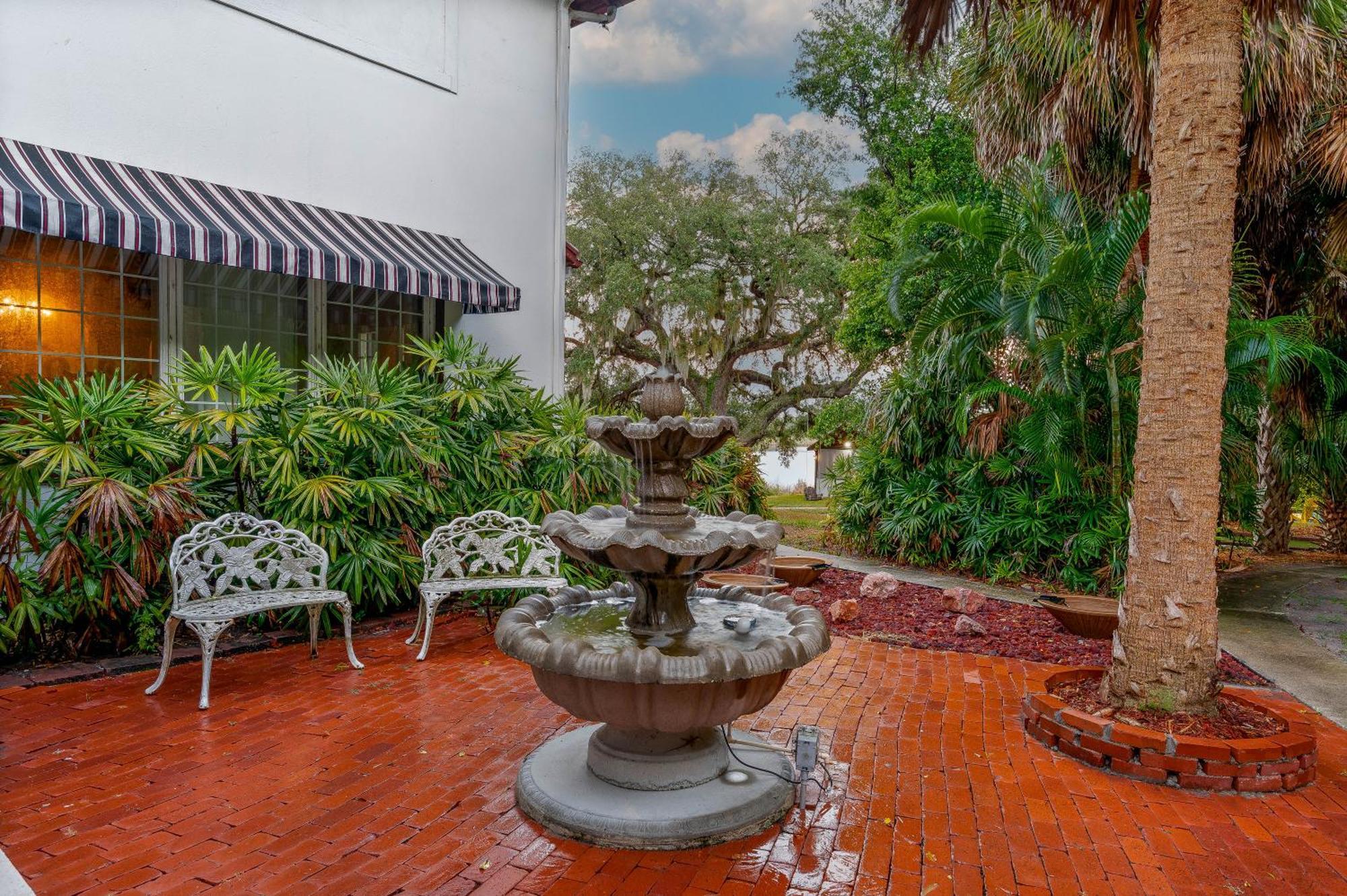 Historic Lakefront Estate Holiday home