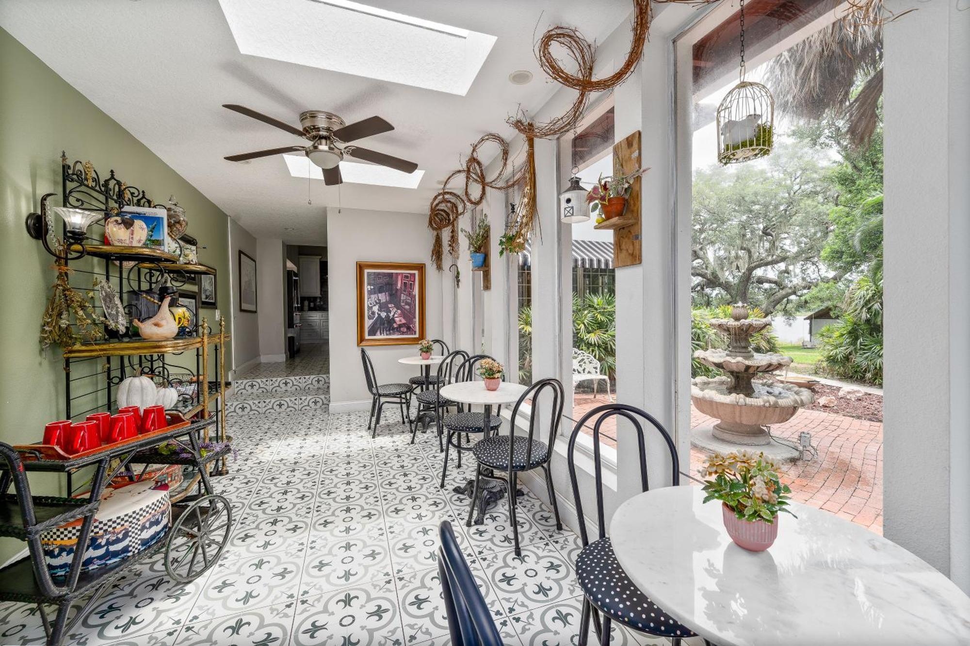 Historic Lakefront Estate Holiday home *
