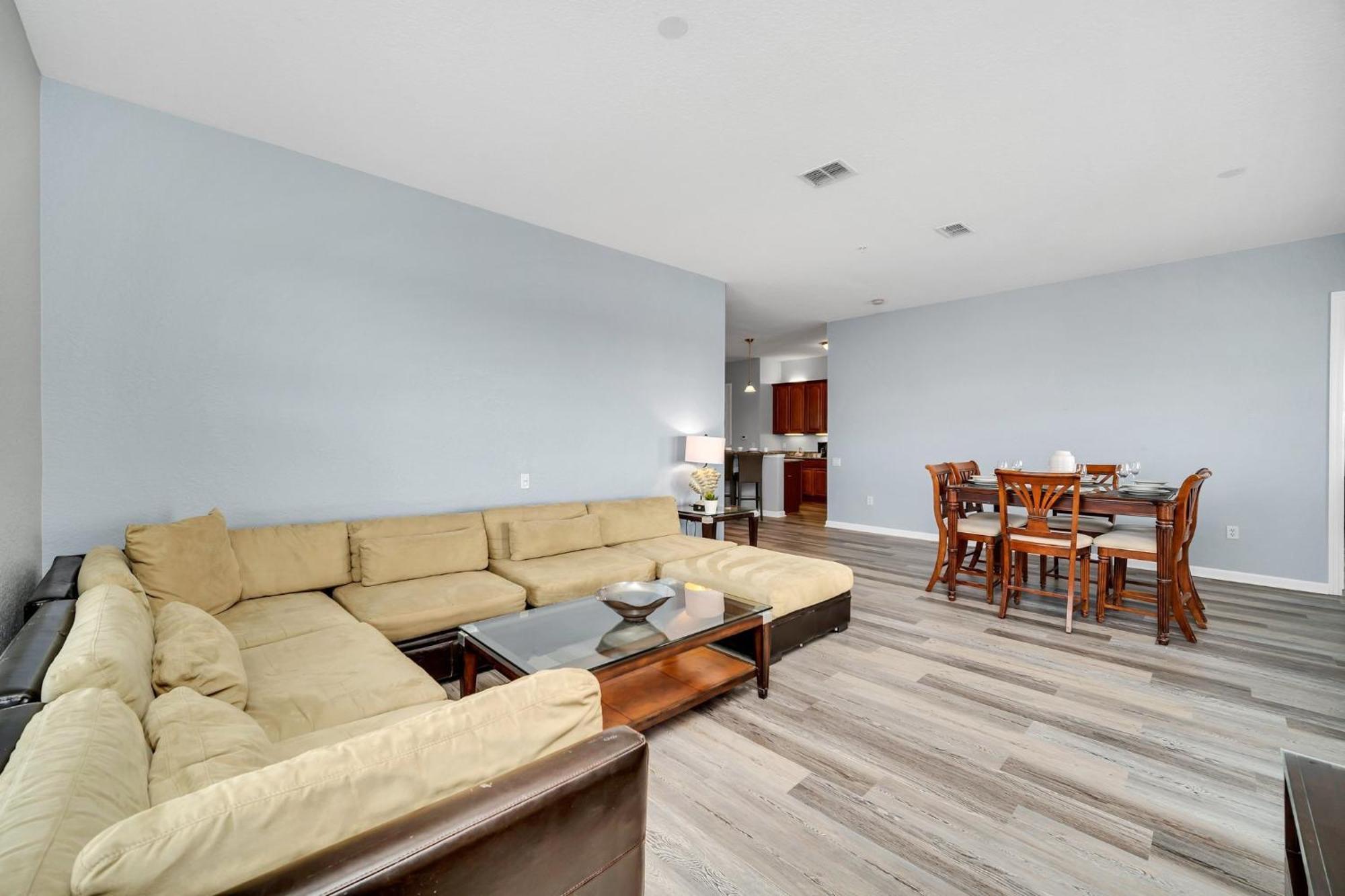 Vista Cay 81 By