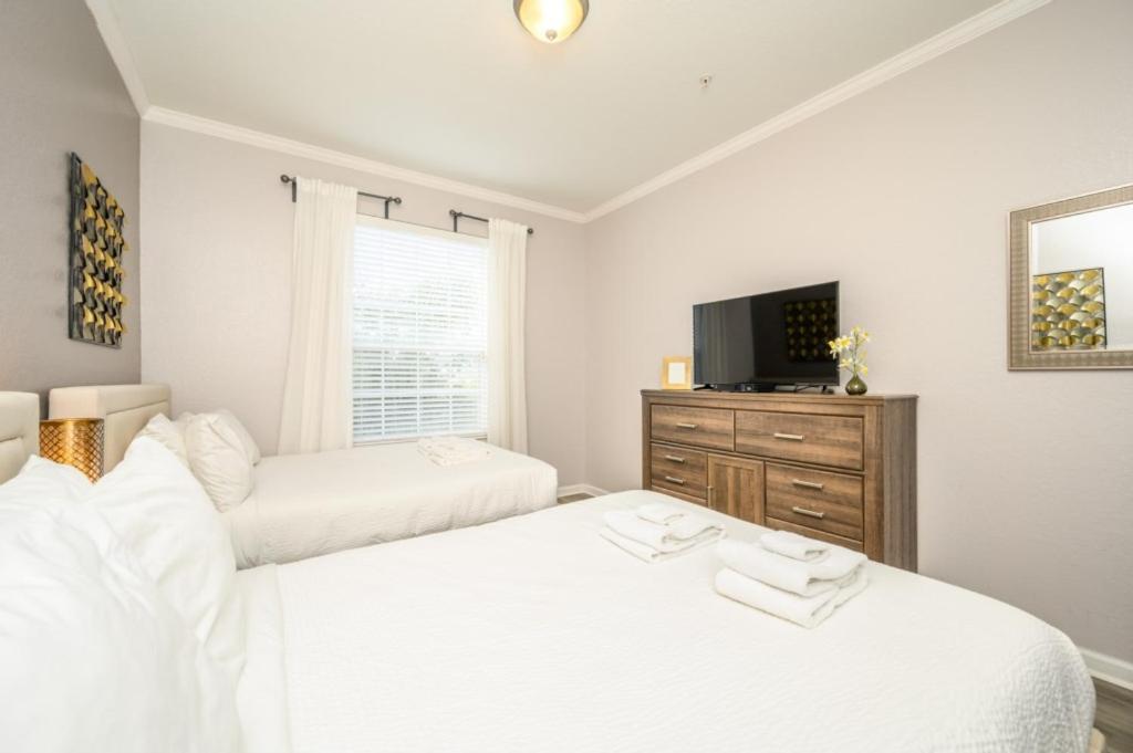 New Beautiful Deluxe Condo, Vista Cay - 3022 *