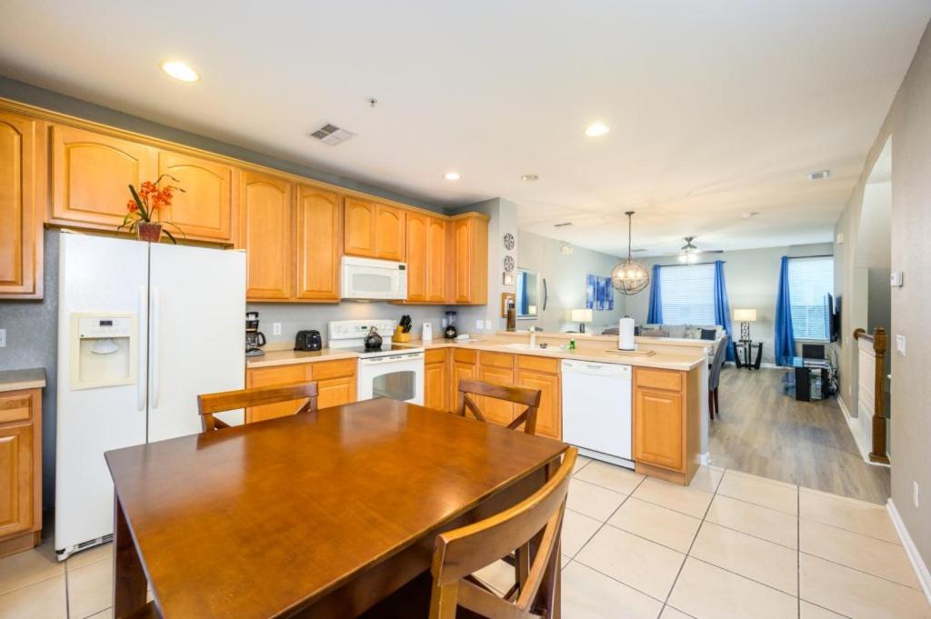 New And Gorgeous Townhome, Vista Cay - 4008