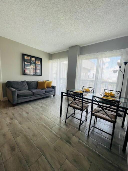 Universal - View 2 Bedrooms *