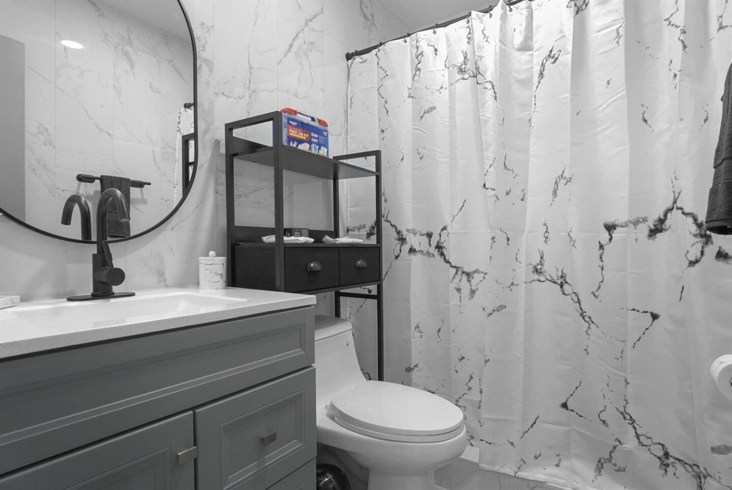 Private 3Br Unit Pet-Friendly Work Space! *