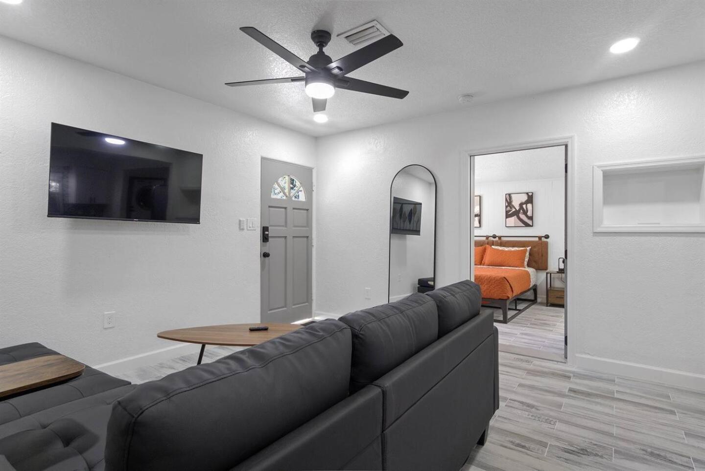 Holiday home Private 3Br Unit Pet-Friendly Work Space! *