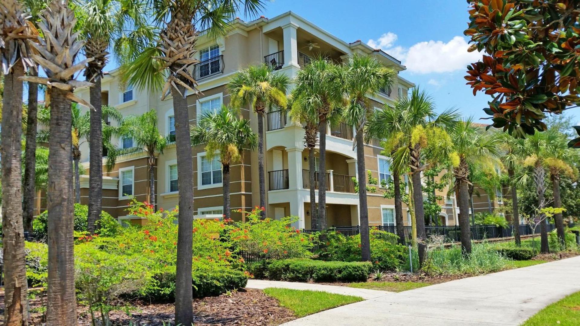 Vista Cay 81 By