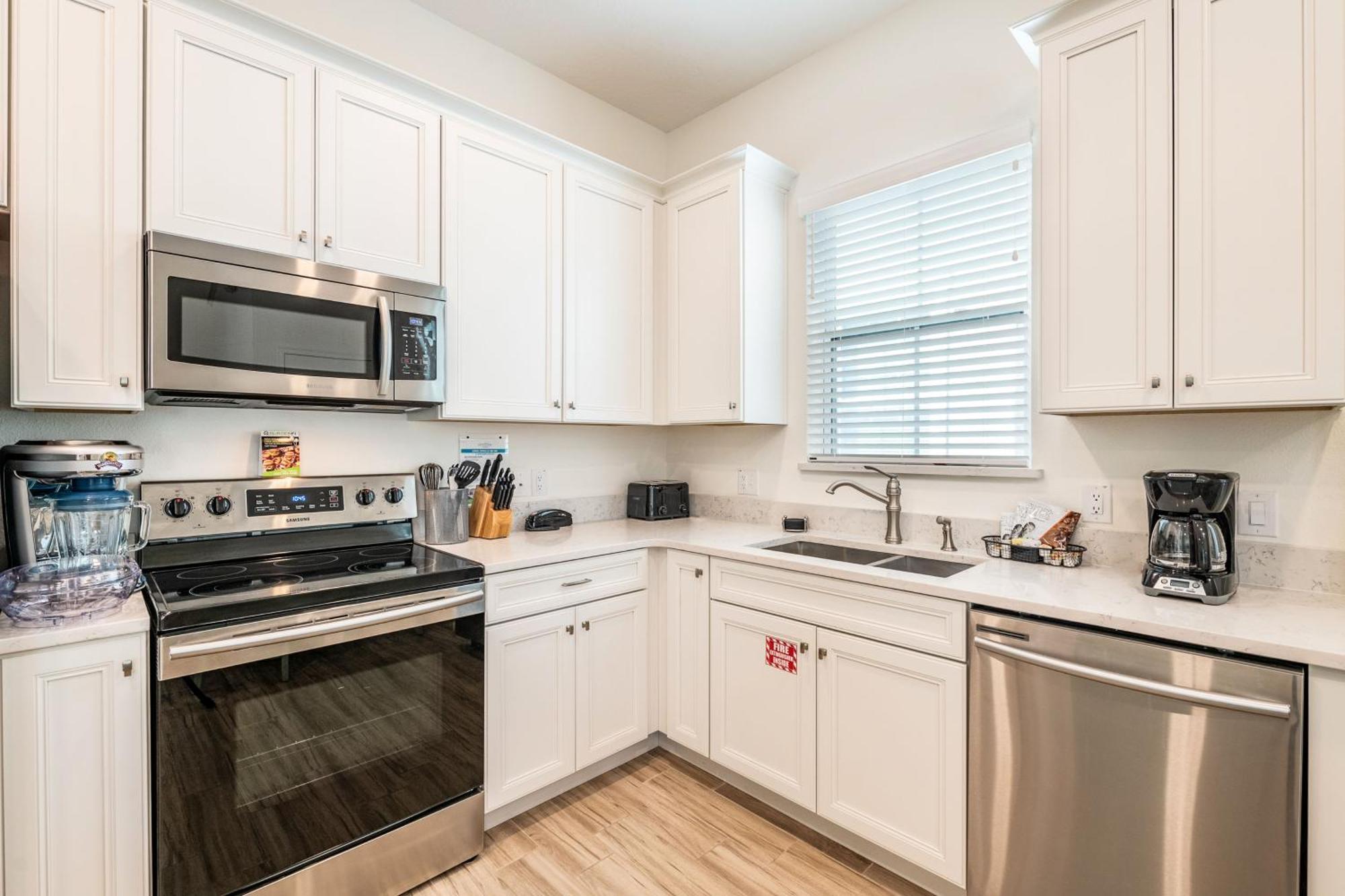Be Our Guest With Hot Tub Near With Margaritaville Access - 8044dr