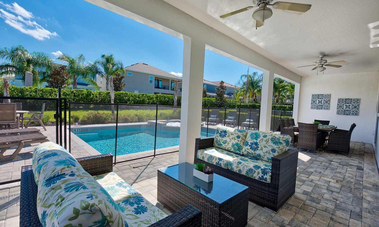 Custom 9 Bdrm With Stunning Themes At Encore Holiday home *