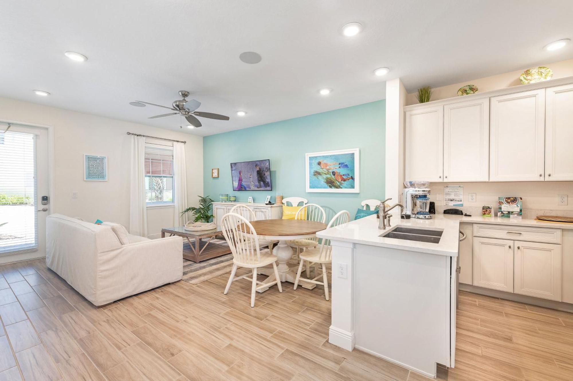 No Shoes Retreat! With Hot Tub Near With Margaritaville Island H2o Access - 8085dr Holiday home Orlando