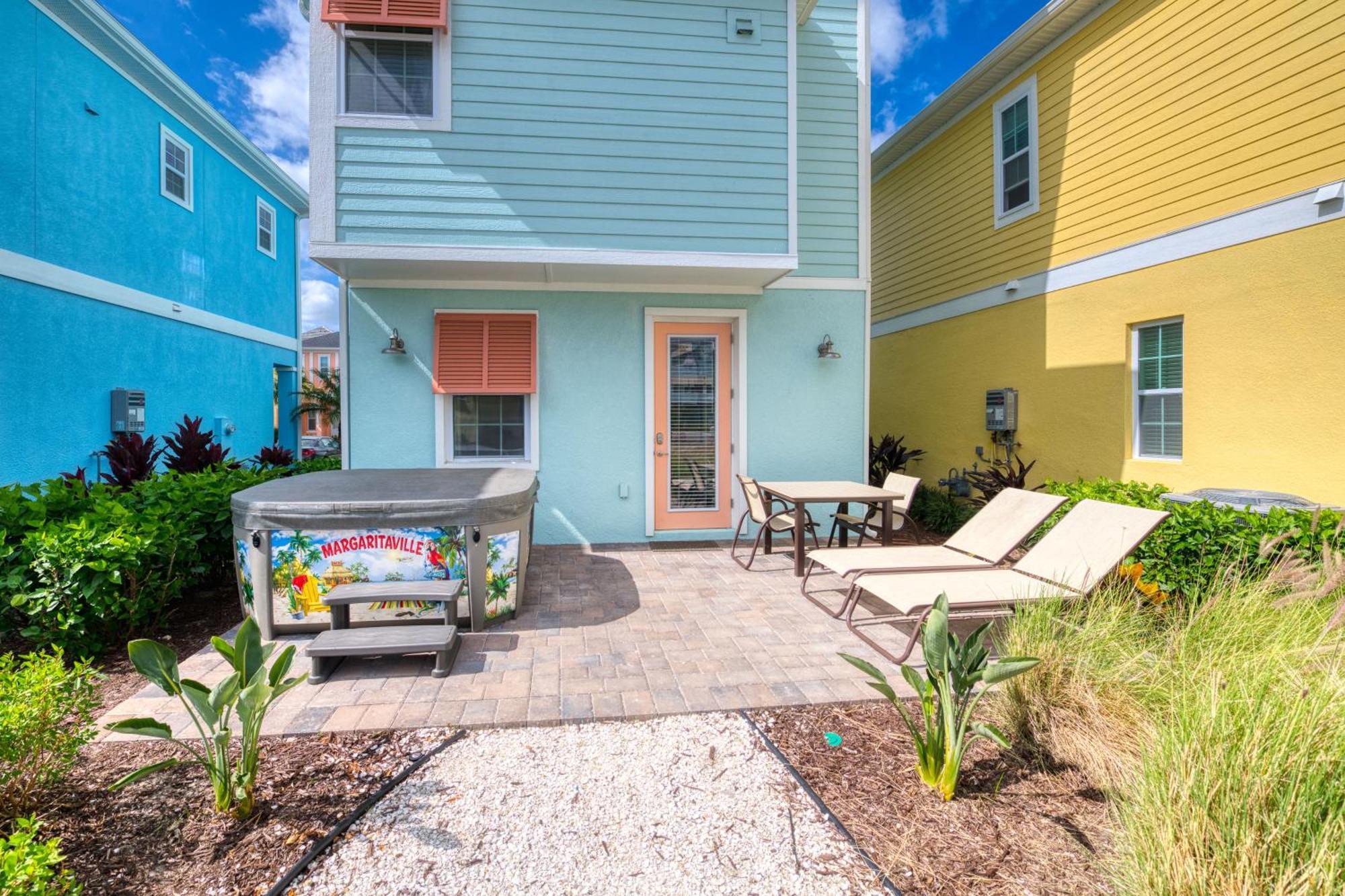 No Shoes Retreat! With Hot Tub Near With Margaritaville Island H2o Access - 8085dr Orlando