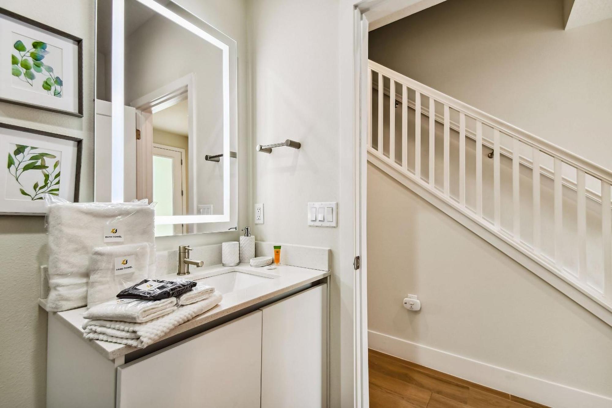 Hf-17528 - 4br/3ba Modern | Private Pool