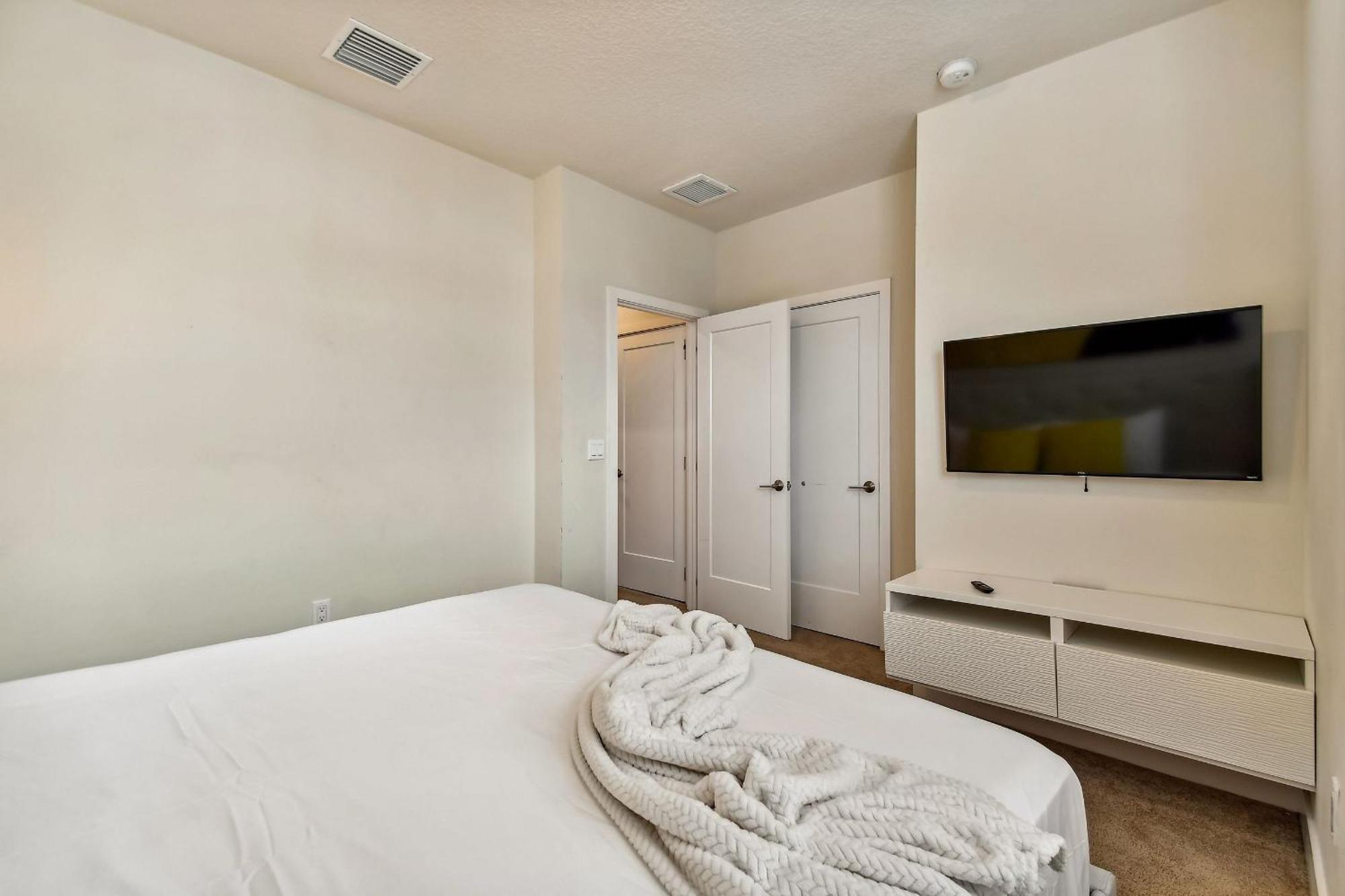 Hf-17528 - 4br/3ba Modern | Private Pool *
