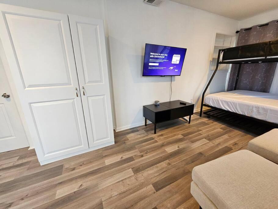 Holiday home Foodie Lovers Walkable Mills50 - Sleeps 10 - Near Airport Orlando