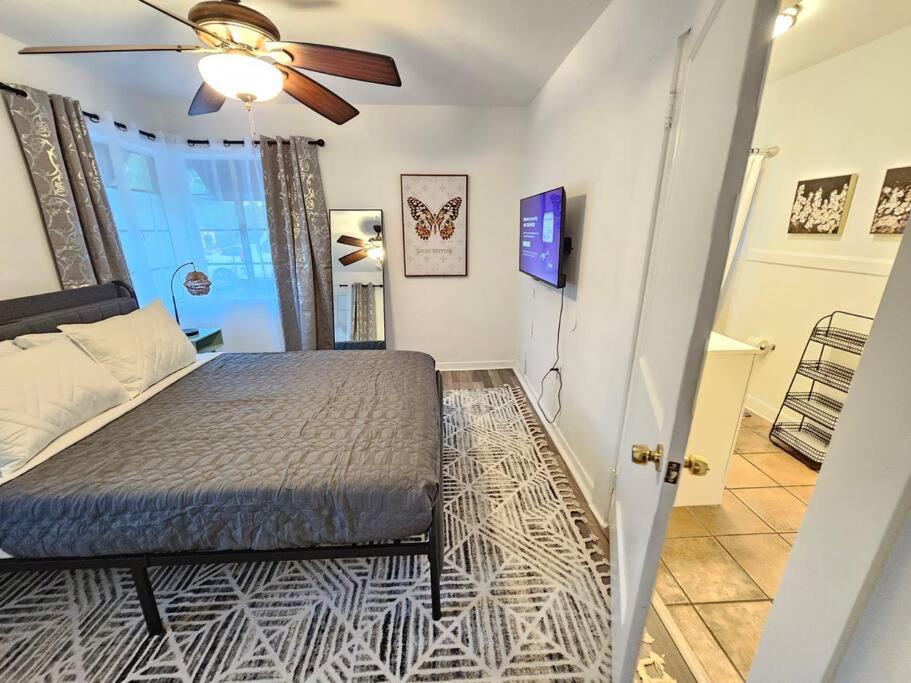 Foodie Lovers Walkable Mills50 - Sleeps 10 - Near Airport Holiday home *