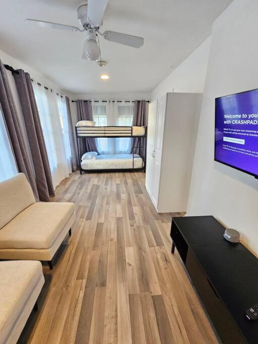 Foodie Lovers Walkable Mills50 - Sleeps 10 - Near Airport Holiday home Orlando
