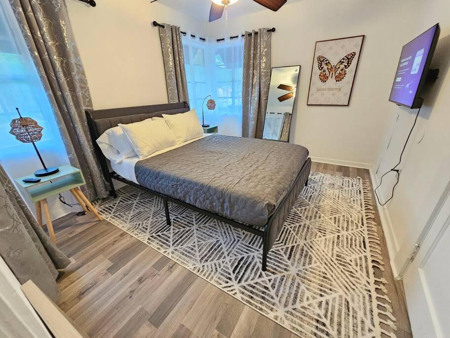 Foodie Lovers Walkable Mills50 - Sleeps 10 - Near Airport