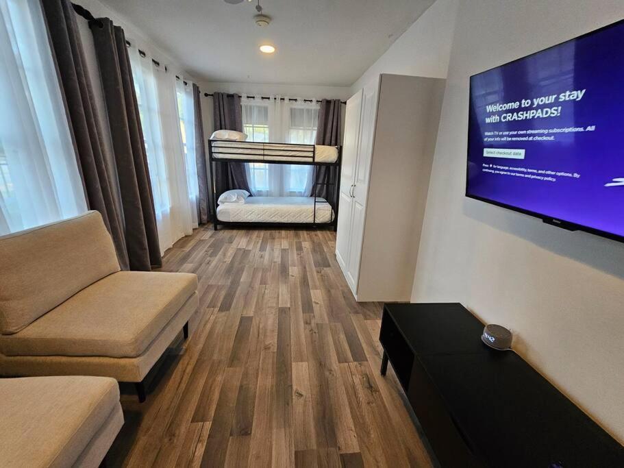Foodie Lovers Walkable Mills50 - Sleeps 10 - Near Airport Orlando