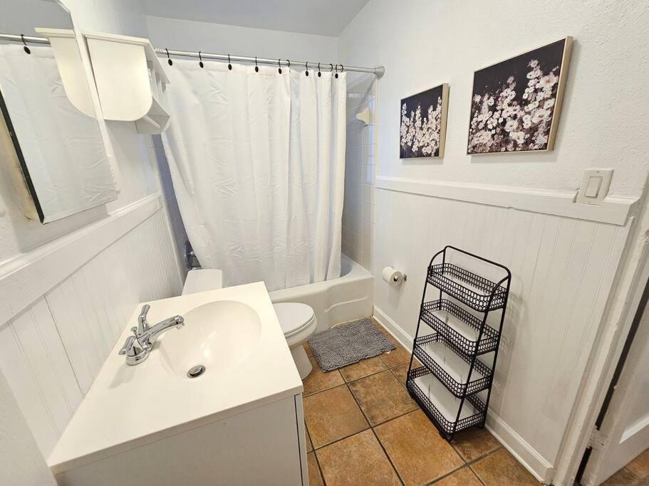 Foodie Lovers Walkable Mills50 - Sleeps 10 - Near Airport