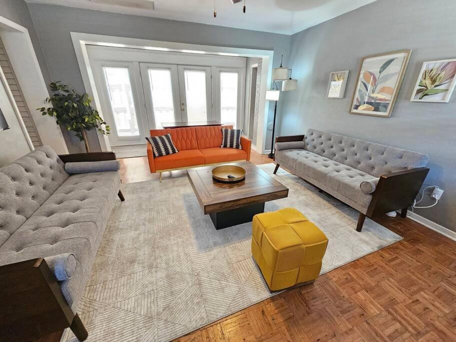 Foodie Lovers Walkable Mills50 - Sleeps 10 - Near Airport Holiday home *