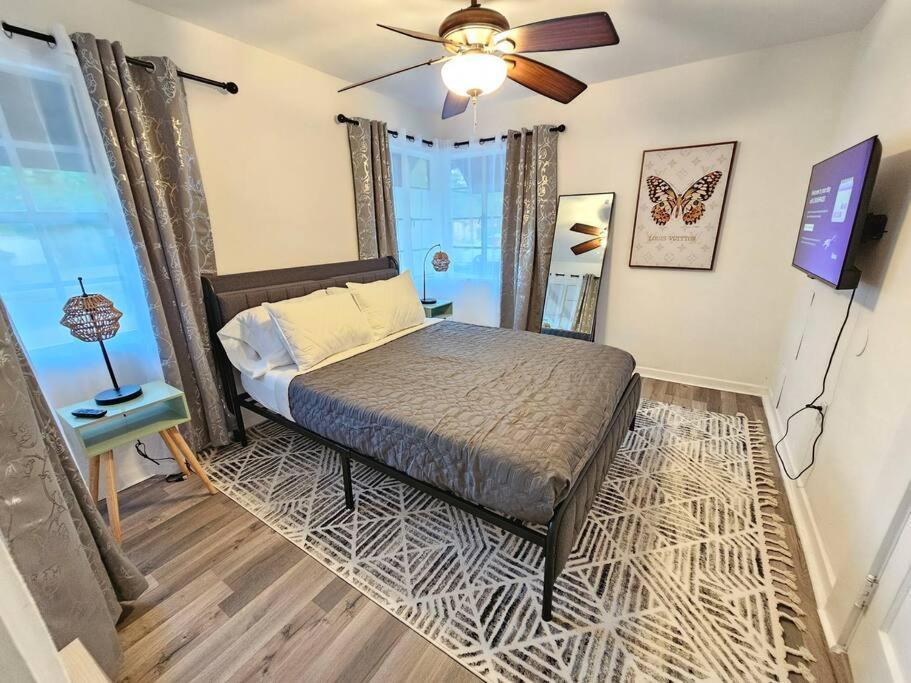 Foodie Lovers Walkable Mills50 - Sleeps 10 - Near Airport *