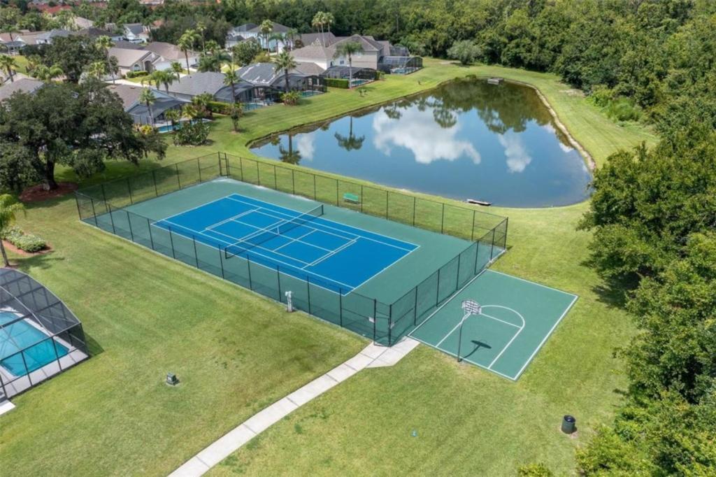 3 Bedrooms - 2 Bathrooms - Berkley 1076 Lb Orlando