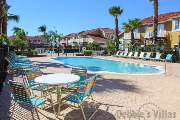 3 Bedrooms - 2 Bathrooms - Berkley 1076 Lb