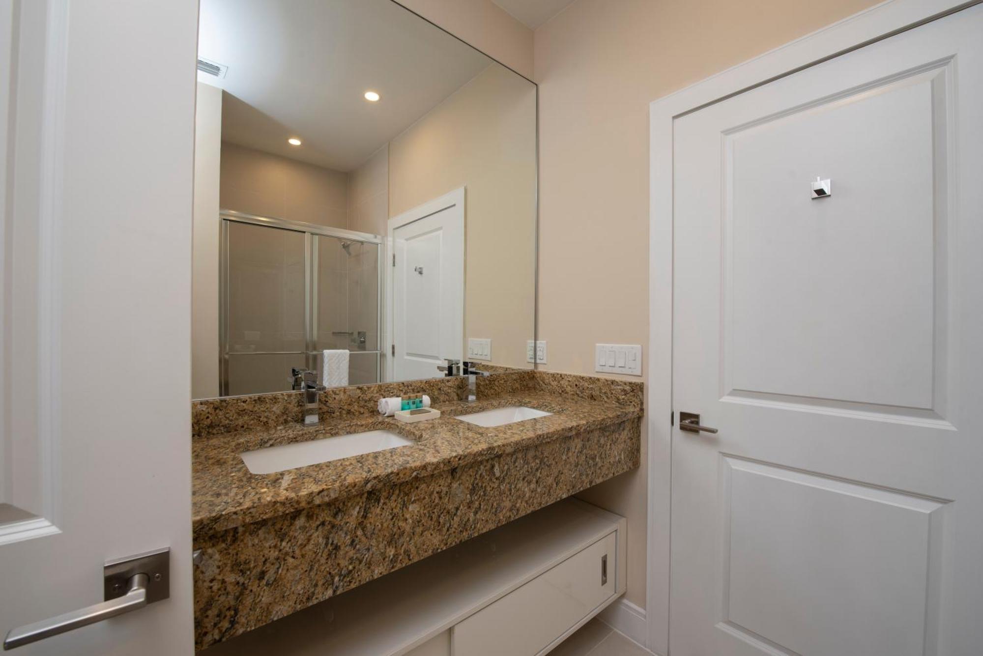 3 Bedrooms Luxury Near *