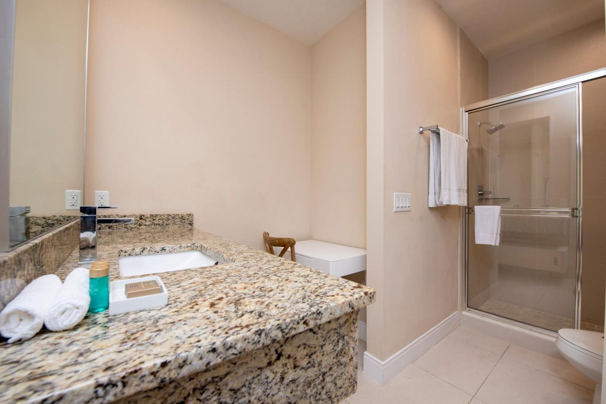 Amazing 3bd With Elevator And Bbq Near *