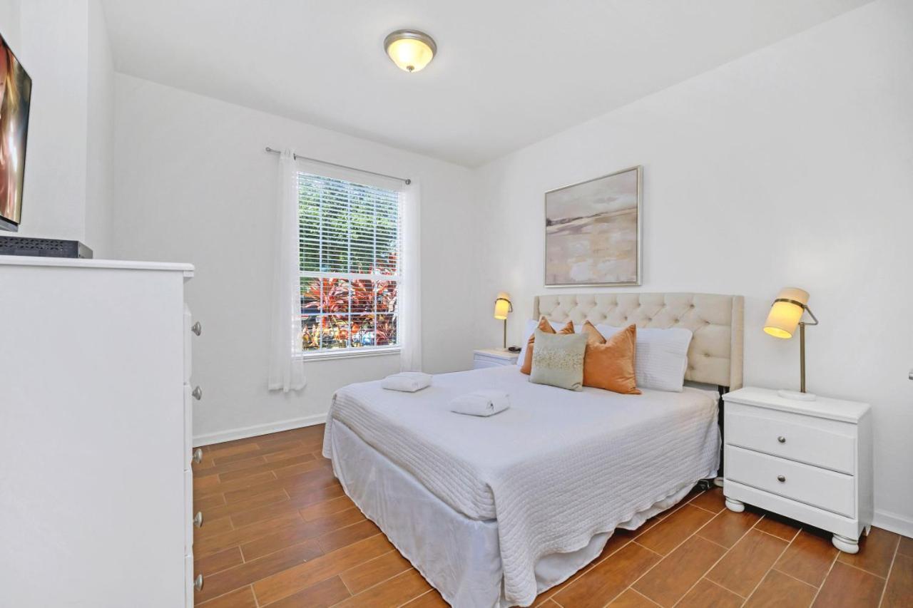 Cozy 3br Near Apartment *