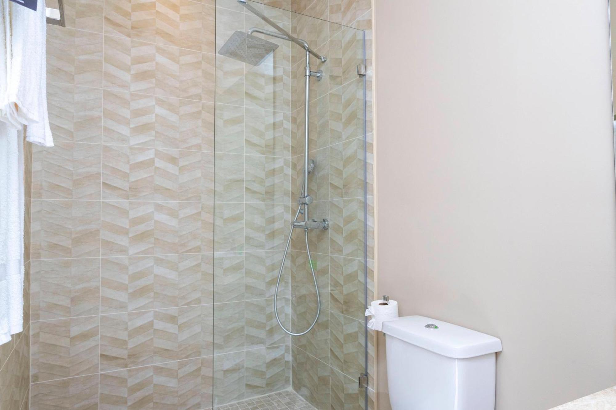 Luxury 3beds And 3ba 2 Miles From *